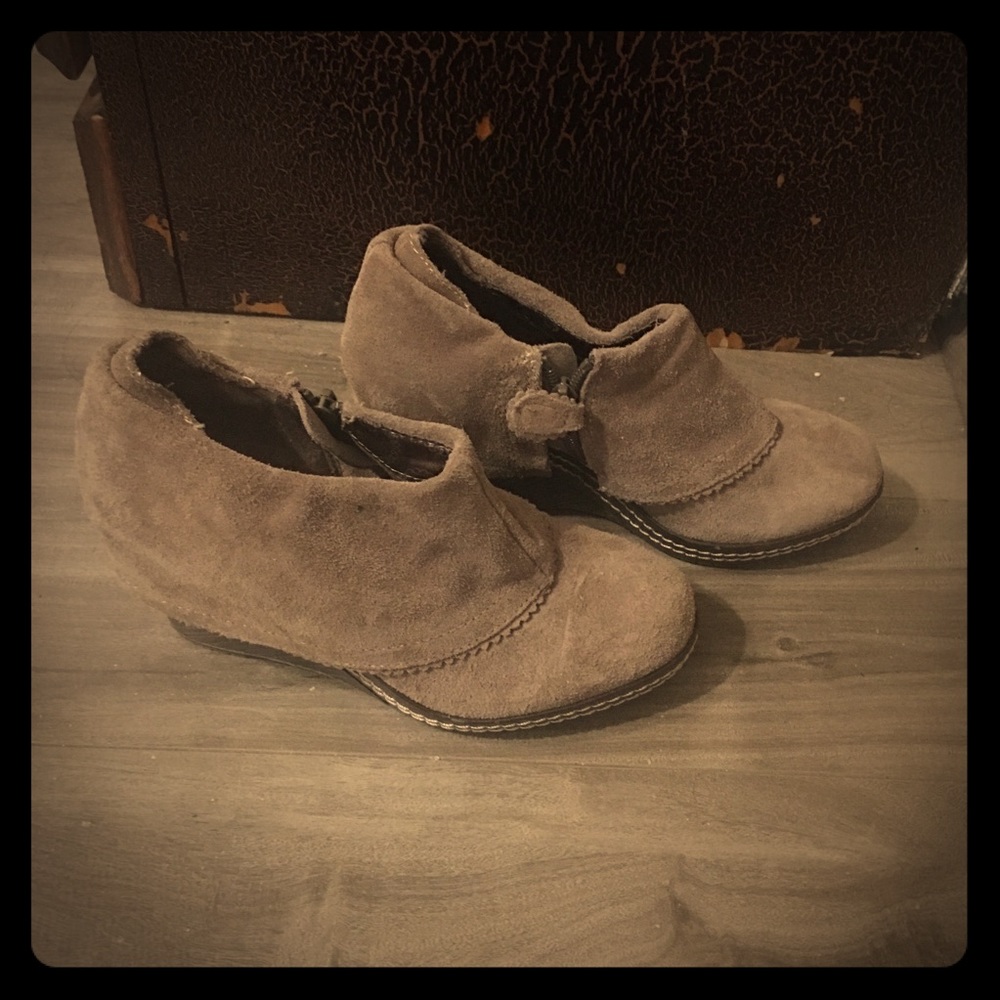 Wedge suede booties